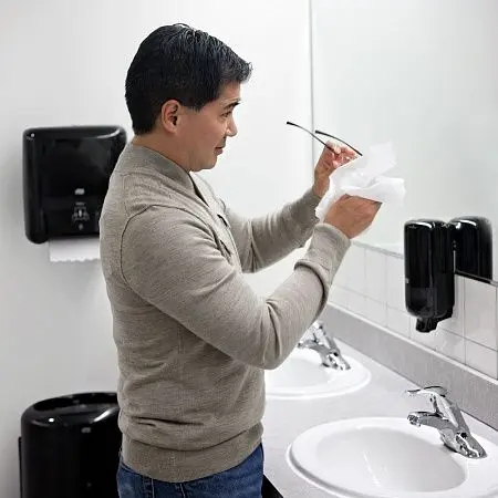 Фото №11 - Tork: Диспенсер H1 Elevation Matic для рулонных полотенец черный