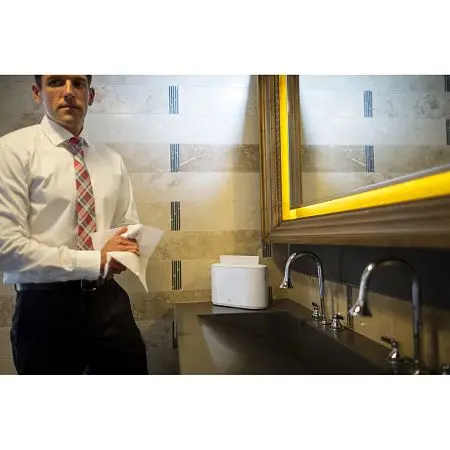 Фото №5 - Tork: Диспенсер H2 Elevation Multifold для полотенец в пачках настольный белый