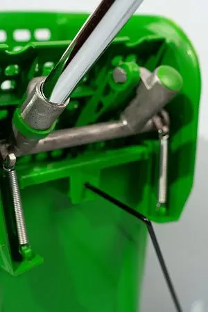 Фото №6 - Вик: Тележка 1х20 пластик с отжимом зеленая MRY