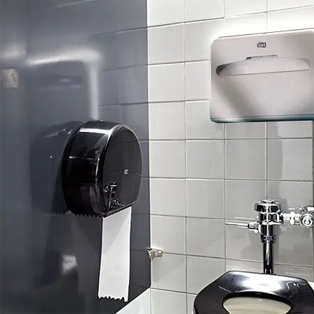 Фото №2 - Tork: Диспенсер V1 для покрытий на унитаз белый