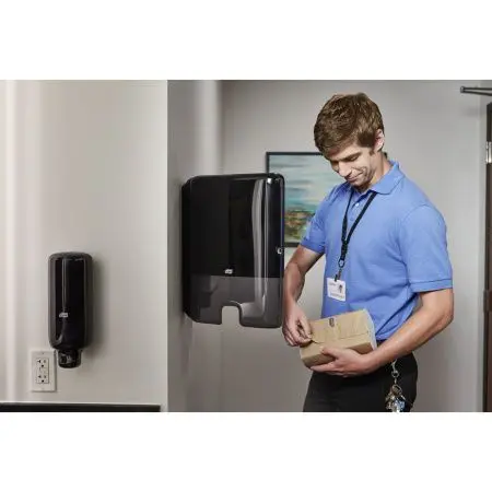 Tork: Диспенсер H2 Elevation Multifold мини для полотенец в пачках черный