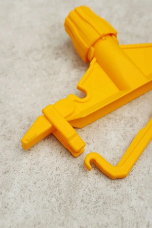 Фото №4 - Вик: Держатель мопов 17 см Кентукки желтый MRY