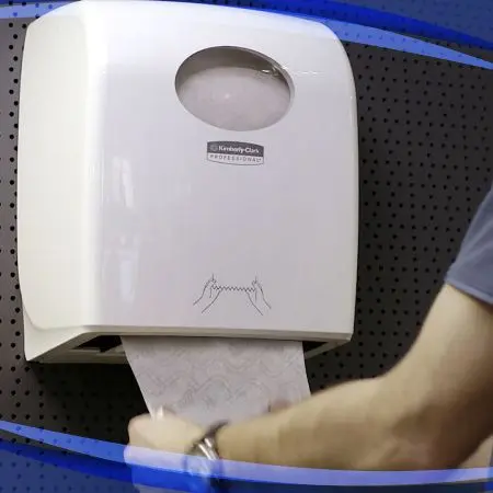 Kimberly-Clark: Диспенсер Аквариус Слимролл для полотенец в рулоне белый