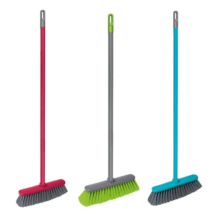 Фото №1 - Хозяйственный инвентарь: Щетка YORK Карла с рукояткой