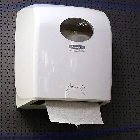 Фото №3 - Kimberly-Clark: Диспенсер Аквариус для полотенец в рулоне белый