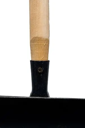 Фото №7 - Хозяйственный инвентарь: Совок для мусора оцинкованный с деревянной ручкой 80см