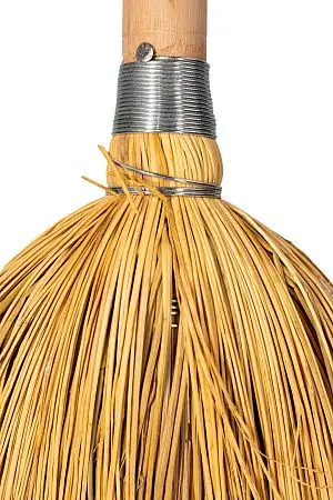 Фото №5 - Хозяйственный инвентарь: Метла Сорго с длинной ручкой YORK