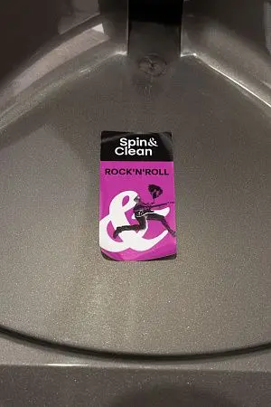 Фото №2 - Хозяйственный инвентарь: Совок для мусора пластик с высокой ручкой с резиновой кромкой