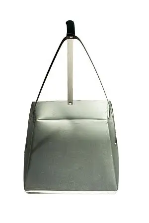 Фото №5 - Хозяйственный инвентарь: Совок дворницкий 390х320х90мм с удлиненной Т-образной ручкой 40см