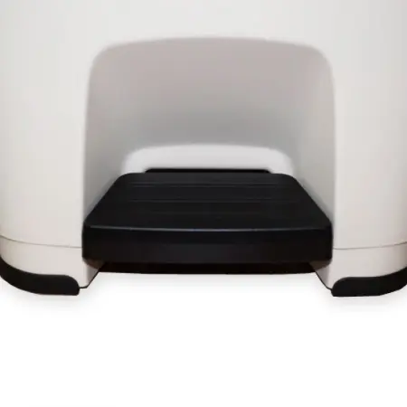 Фото №1 - Vileda: Педаль для контейнера ГЕРА пластиковая черная